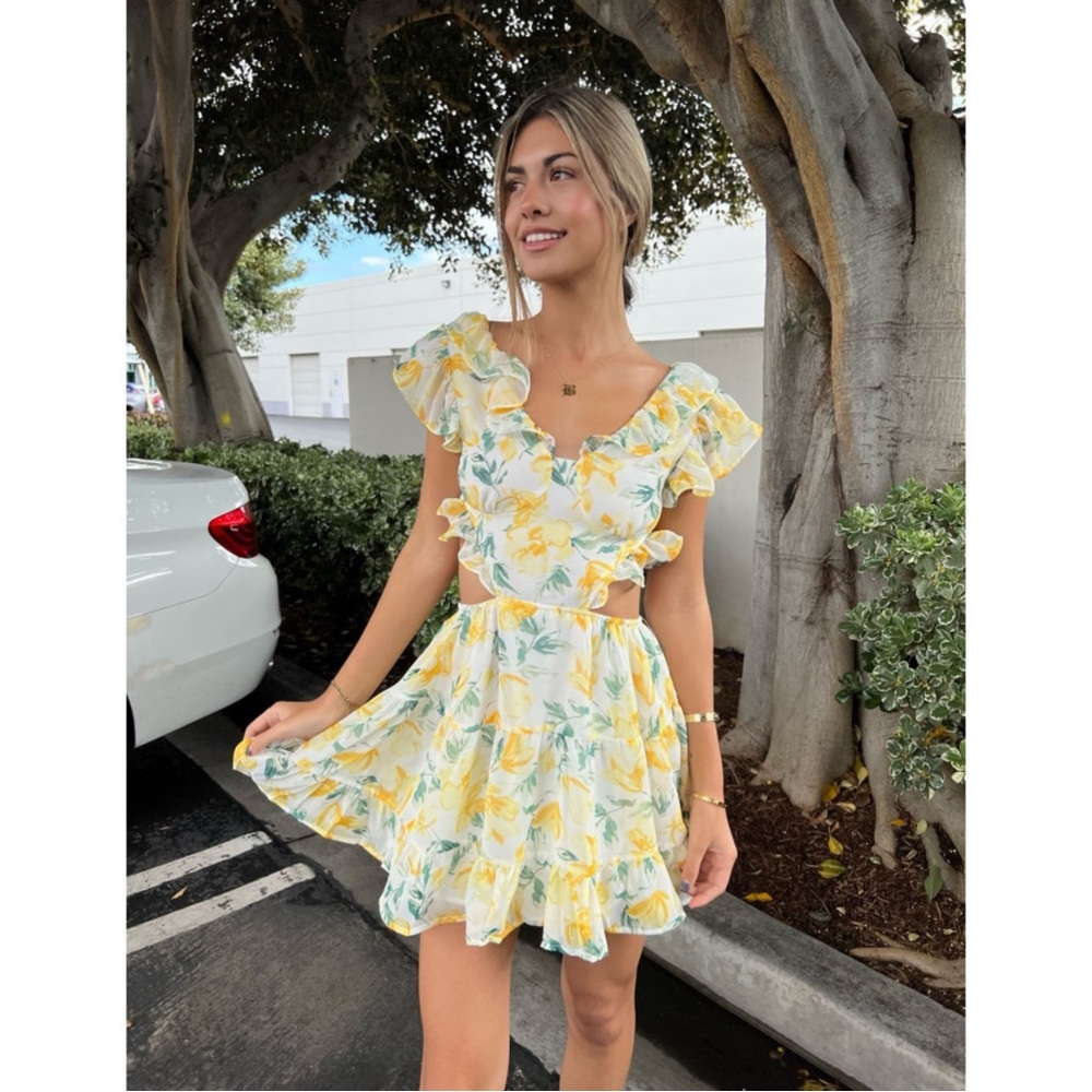 NWT Allison & Kelly Yellow Floral Print Flutter Sleeve Ruffle Cutout White Dress